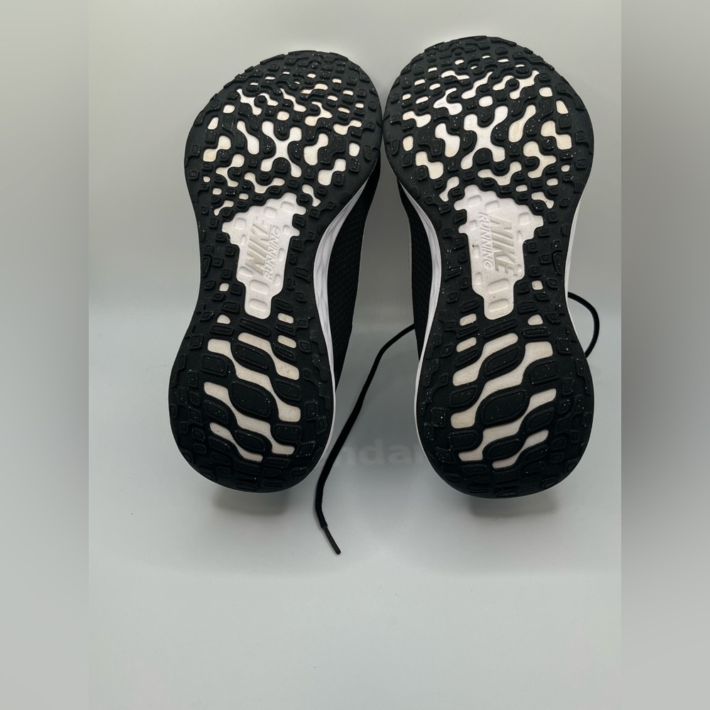 NIKE Men”s Revolution Black /White Athletic Running Shoes Size 8 W.  US - Picture 9 of 9